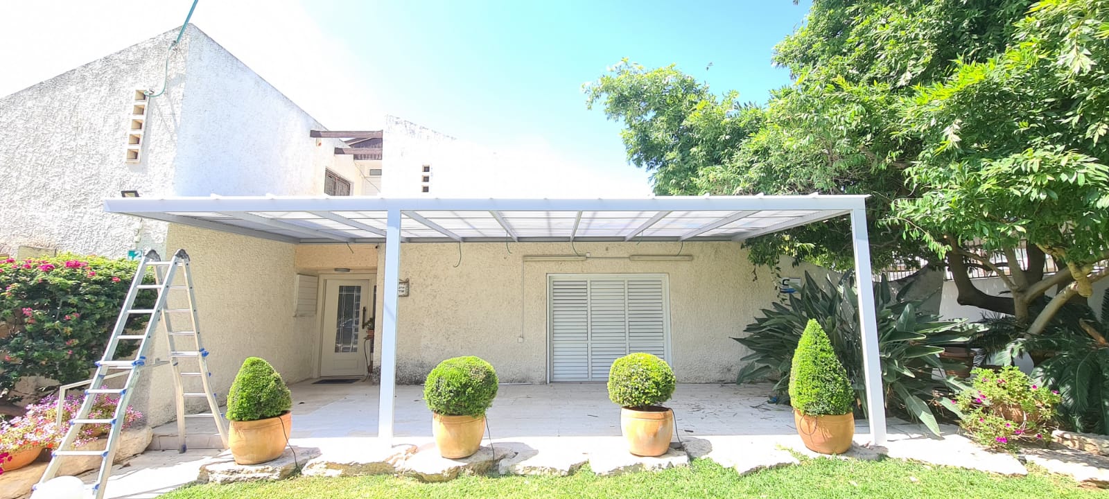 WHITE ALUMINUM PERGOLA